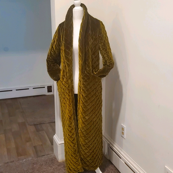 Velvet Coat - Picture 2 of 3